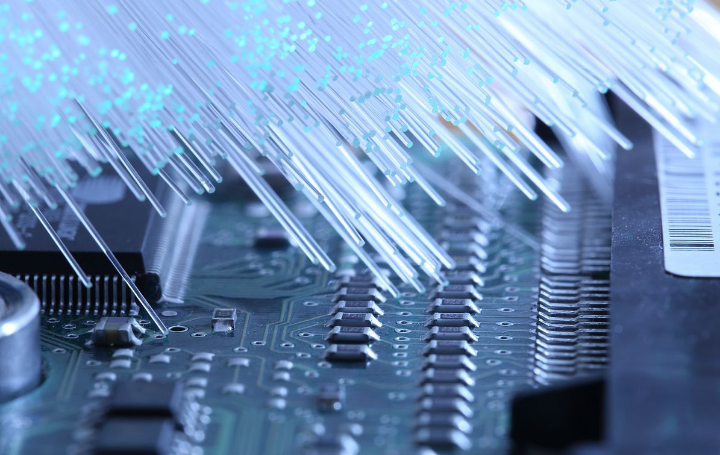 电子行业2019年度策略：5G景气携春至，国产替代正当时（附下载地址）